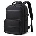 Laptoprucksack 30 x 18 x 46 cm aus schwarzem Textil mit Mehrfachfächern für Arbeit und Reise